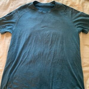 Men’s lululemon t shirt in blue